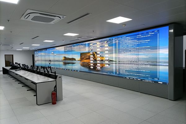 指揮中心使用液晶拼接屏還是小間距LED顯示屏好？