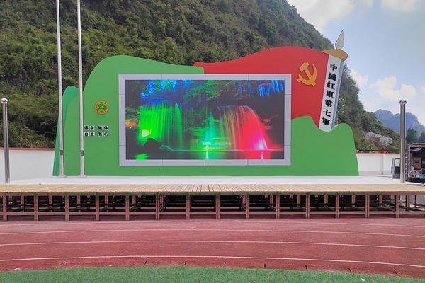 學(xué)校晚會(huì)舞臺(tái)用多大的LED顯示屏合適？